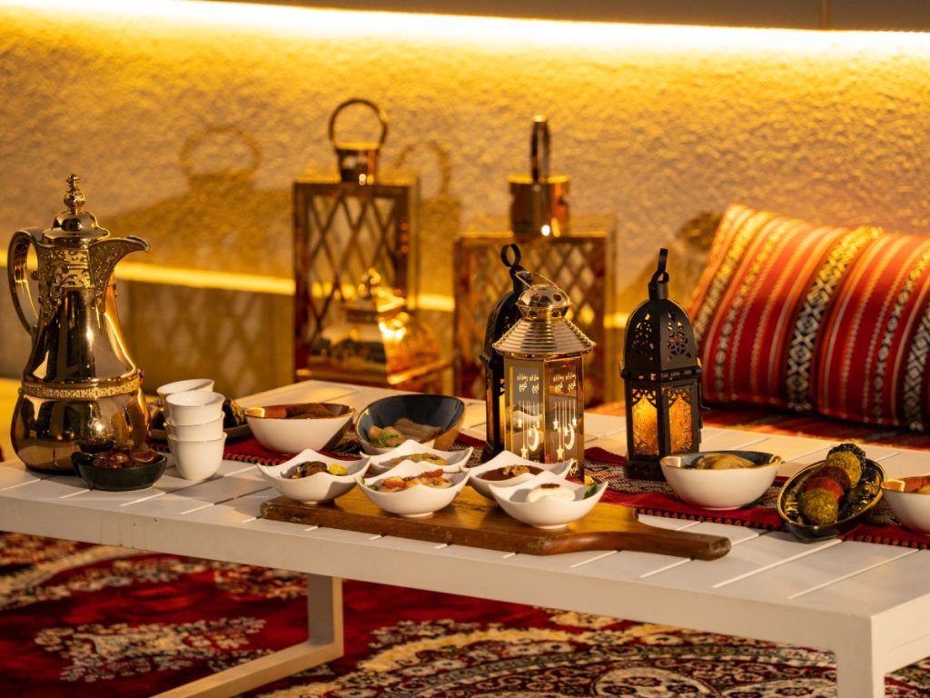 Hoe ondertekent de vastende het verbond van geduld vóór zijn dag begint?