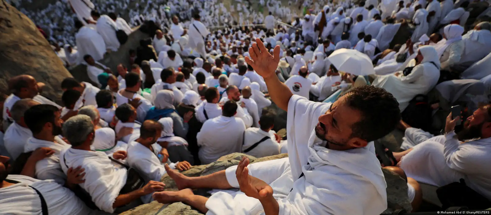 In één kleding… de gelijkheid die de hadj elk jaar vertelt